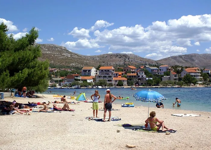Διαμέρισμα With A Parking Space Grebastica, Sibenik - 13860 Baselovici