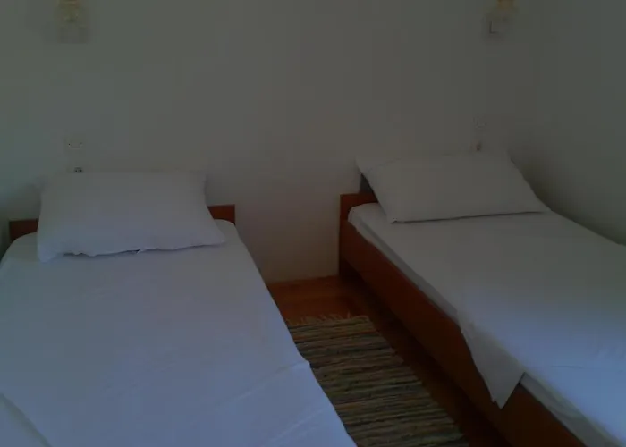 דירה With A Parking Space Grebastica, Sibenik - 13860 *