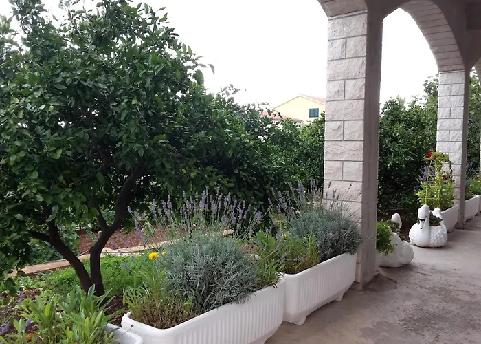 With A Parking Space Grebastica, Sibenik - 13860 * Baselovici